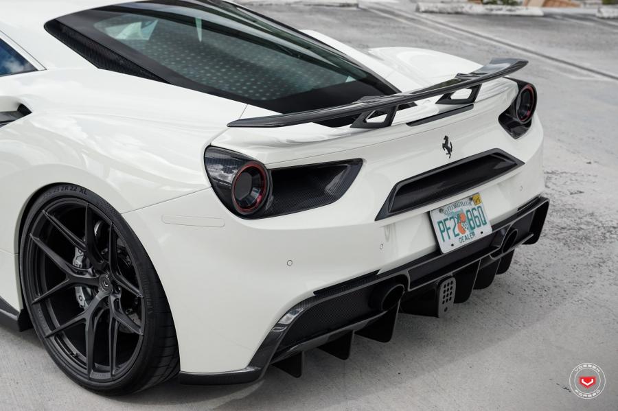 Детали экстерьера Ferrari 488 GTB on Vossen Wheels (S21-01) 2019 года  (фото 11 из 52)